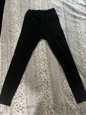 Victoria’s Secret black  High-Waist Ruched Front Leggings with tie. Size M